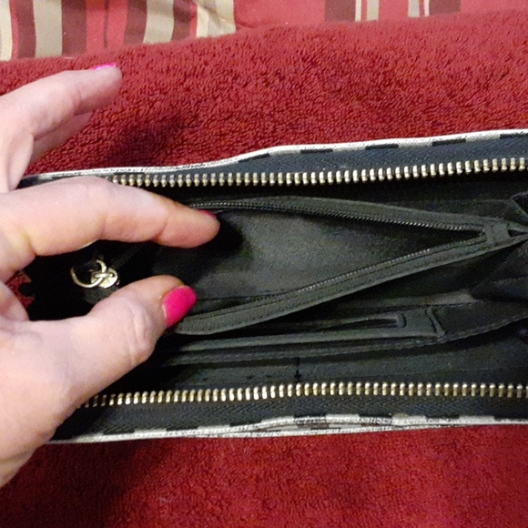 Liz Claiborne Wallet - Picture 5 of 12
